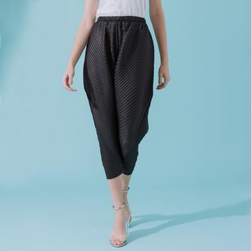 YUTZUYA 優姿雅 質感立體坑條七分飛鼠褲