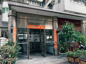 精緻翻新雙主臥四房三衛邊間+車位｜高雄市鼓山區華泰路