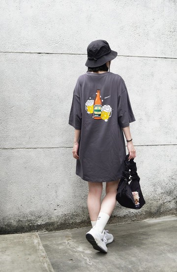 泡泡羊啤酒-oversize T-shirt(深灰黑)