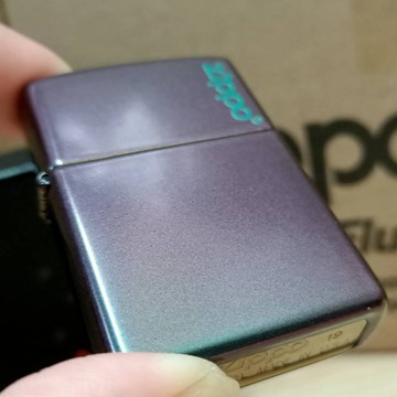 【現貨附發票】美國 Zippo 打火機 正品  Iridescent虹彩塗裝Zippo LOGO(型號.49146ZL)