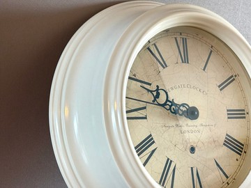 優雅如英國老鐘樓的壁掛時鐘【NEWGATE CLOCK Co. LONDON】