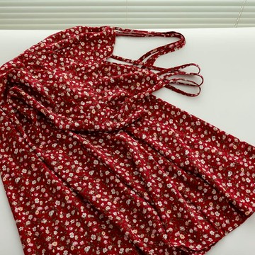 交叉露背吊帶裙女夏季氣質收腰V領A字裙中長款小清新碎花連衣裙