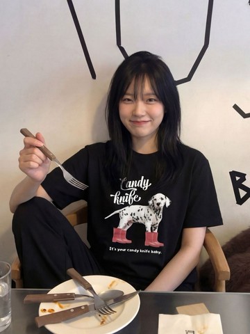 可愛趣味斑點狗狗印花寬鬆落肩純棉短袖減齡通勤男女同款日系女生上衣 印花寬鬆情侶短袖T 上衣女 美式t  韓版T 大學T