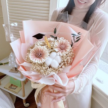 【閒暇人花藝設計】簡約太陽花花束 奶茶色花束 / 畢業花束 向日葵花束 乾燥花束 以後都走花路吧! 