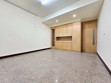 岡山｜火車站｜捷運｜活巷｜採光車庫透天｜高雄市岡山區成功路