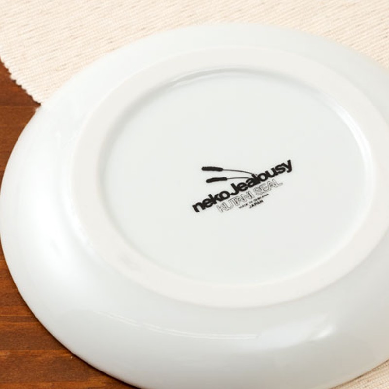 neko jealousy（ネコ・ジェラシー） プレートM とびみけ (NJ-18) KUTANI SEAL 九谷焼中皿 石川県の工芸品  Kutani-yaki Plate | LINEブランドカタログ