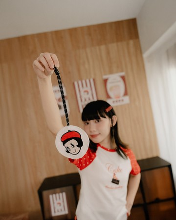 Tella Tella 小女孩刺繡鑰匙收納吊飾包