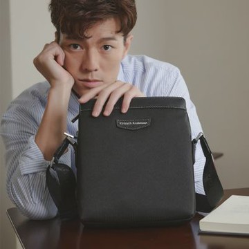 【金安德森】都會行者 多隔層商務直立側背包-黑色