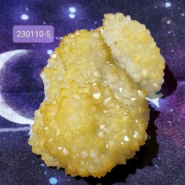 天然彩光水晶簇230110-5號~中國福建三明 ~連結基督意識，滿滿金光能量，平衡啟動太陽神經叢~