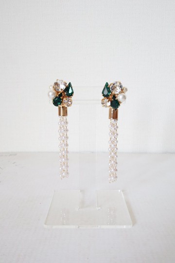 綠色與珍珠串珠耳環