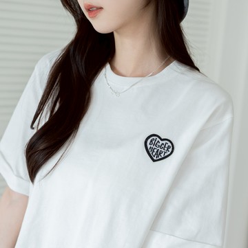 愛心貼布袖反褶短版短袖上衣 KT2700571 【現貨】