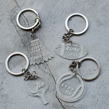 訂做你的名字 客製化球類壓克力吊飾 🎾 🏸 🏈 🏓 羽球桌球橄欖球網球 滿百不含運才出貨!中英文語言字數皆不限!單面雕刻