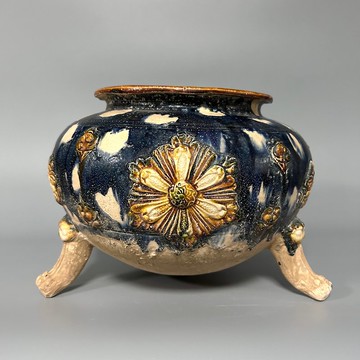 唐三彩貼花三足爐