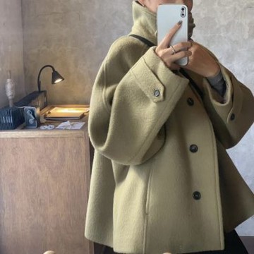 MOCO韓版chi高級設計感立領寬鬆單排扣羊絨毛呢料短款修身保暖大衣外套