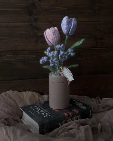 Mustflor-馬海毛鬱金香與勿忘我盆花-手工針織花