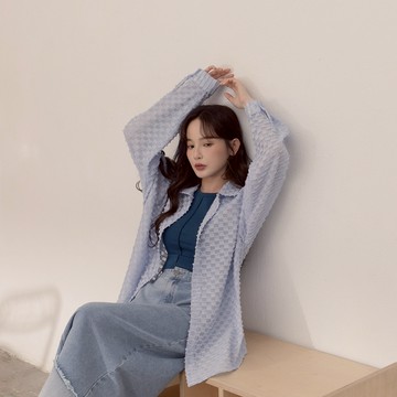 QUEENSHOP_ S 女裝 長袖 立體毛感格紋透膚寬版襯衫 兩色售 現+預 【01025596】