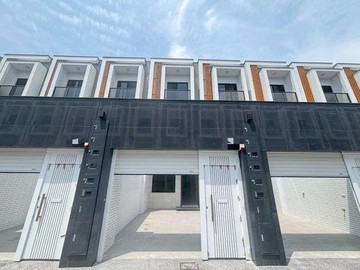 南區全新簡約裝潢電梯臨路透天｜台南市南區興隆路