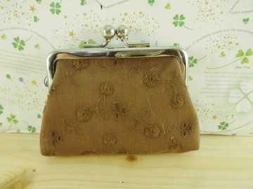 【震撼精品百貨】蕾絲珠扣包-零錢包-咖啡色