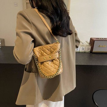 女包 輕奢小眾手提包 水桶包 單肩包 斜挎包 流行女包菱格鏈條包包女2024新款高級感百搭單肩包秋冬質感洋氣斜挎水桶包
