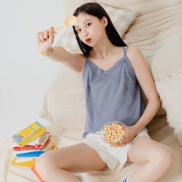 OB嚴選中大尺碼-純棉交叉肩帶不收邊A字背心《AB18539》