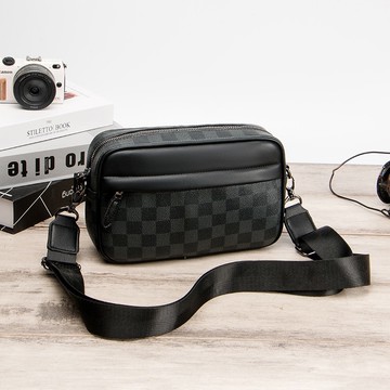 經典方格肩背包 台灣現貨/開發票 郵差包 斜背包 單肩包 方包 小包 休閒包 旅行包 男包 手機包 防潑水 魔法巷