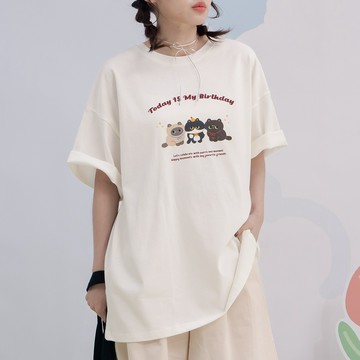 QUEENSHOP_S 女裝 短袖 三隻小貓生日祝福印圖寬版上衣 現+預 【01190340】