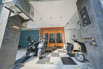 三多捷運大遠百文武百市商五可危老金鑽透店｜高雄市苓雅區中華四路