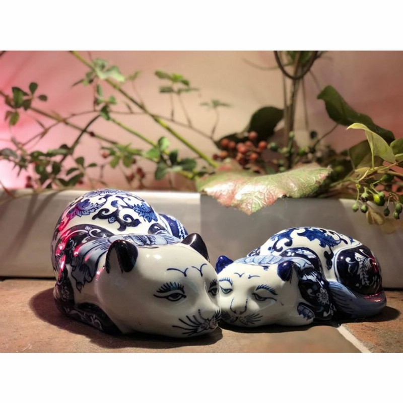 再入荷】シノワズリ柄が素敵！大きな猫 陶器オブジェ 手描き
