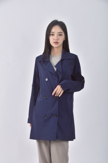 (F) 藍色外套