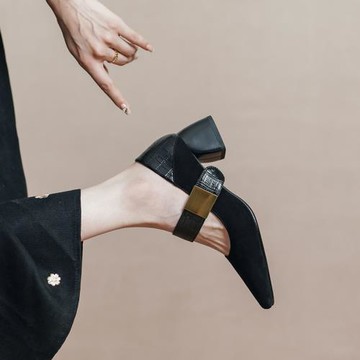 法式氣質小方頭壓花皮時尚百搭高跟鞋女2023春秋款英倫風粗跟單鞋