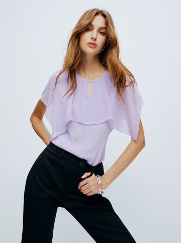 【官網獨賣】唯美花邊雪紡領片冰爽絲上衣-淺紫