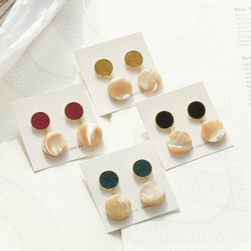 東大門CHIC優雅真貝殼材質復古簡約大氣色塊藝術風耳釘耳環1入