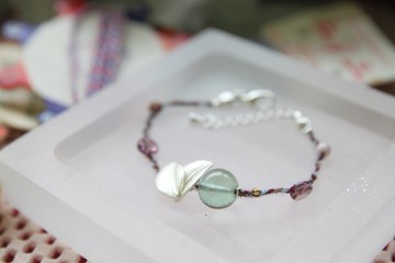 KNIT WITH LOVE 法國古董線 螢石配銀色葉片手鍊