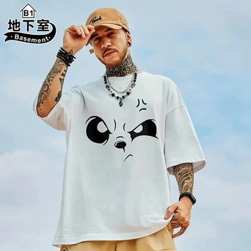 地下室B1-短袖 港風瞪眼熊貓印花T桖 短T 情侶裝 男生衣服 休閒寬鬆 夏季潮牌 大尺碼 8XL【NL623055】