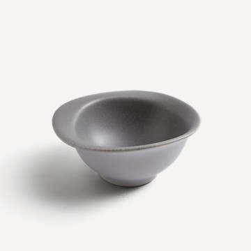 WAGA 弧曲霧灰 12cm 不規則陶瓷小碗｜清水灰｜單品