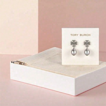 TORY BURCH Kira雙T亮鑽珍珠墜飾穿式耳環(銀色)153010｜GoBrand購名牌