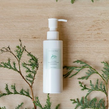 清新植萃潤澤卸妝油 (135ml)