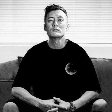 倉石一樹簡約男士印花短袖T恤