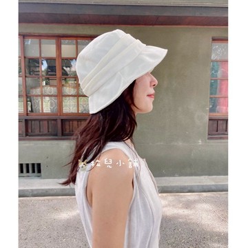 「拉兒小舖」台灣現貨-日系 韓版 日雜風 短沿漁夫帽 遮陽帽 皺褶透氣盆帽 無印風 防曬帽