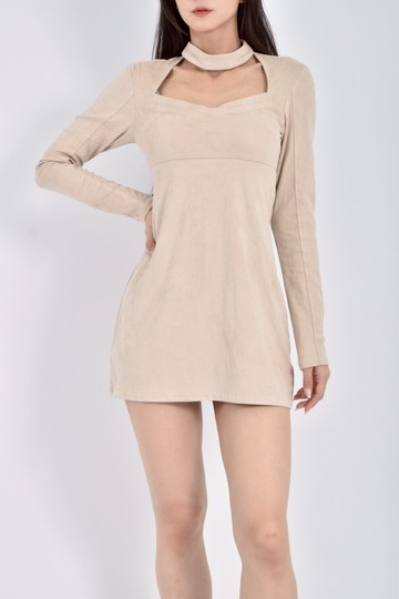 (S) wave shine質感繞脖長袖杏色洋裝