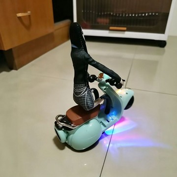 新上架👉出去玩嘍~ 老鼠乾小人迷你車玩具粉絲整蠱搞笑特技旋轉車交換禮物 送朋友禮物