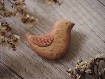 手工木雕胸針 徽章 斑鳩