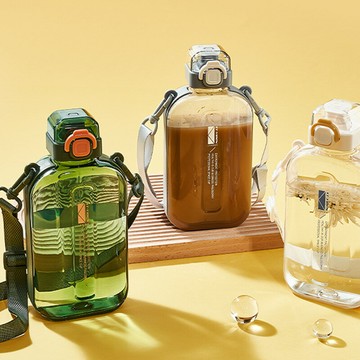 億本扁平型太空杯揹帶戶外小清新運動水杯辦公室帶刻度直飲塑膠杯