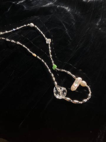 時髦的銀多寶石短項鍊