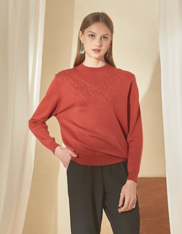 ★【喜芝梅】星塵水晶 典雅半高領珠飾長袖針織毛衣(三色；M-2L) 225720161