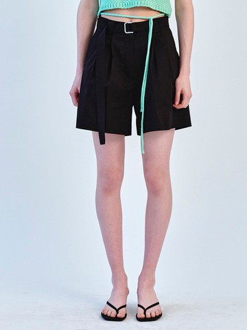 Belted Tuck Short Pants_Black