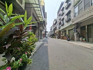 鳳山建國路一段近工協市場車庫透天｜高雄市鳳山區建國路一段