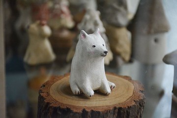 現貨區  狐狸犬 擺飾 屁股坐歪歪的狐狸犬