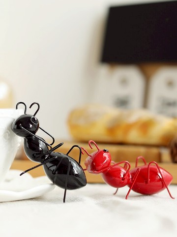 創意小螞蟻客廳電視柜酒柜擺件櫥窗樣板間陳列攝影道具家居裝飾品1入