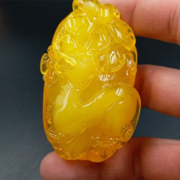 新款精美 熒光浮鹽水仿蜜蠟貔貅掛件 雞油黃蜜蠟招財進寶吊墜手把